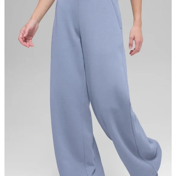 ALO Yoga Blue Track Pants & Joggers - Picture 3 of 10